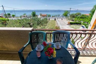 Hostel Guesthouse Mira