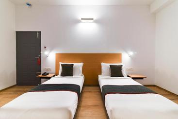 هتل Oyo Townhouse 239 Venue Airport