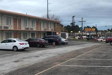 هتل Tyler Inn & Suites