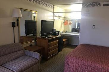 هتل Tyler Inn & Suites
