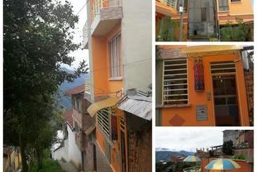 پانسیون Hostal Kurmi   Coroico