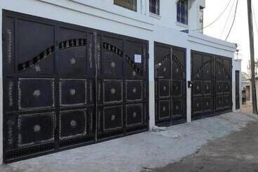 هتل آپارتمان Marya Shelters Limited