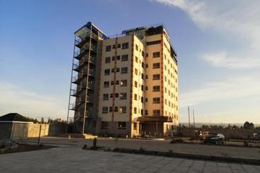 Buraha Zenoni Hotel And Resort