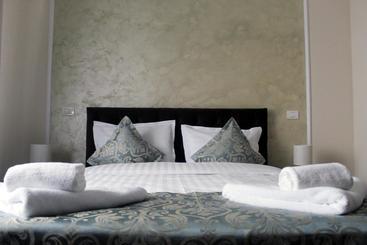 هتل Pensiunea Romeo Resort