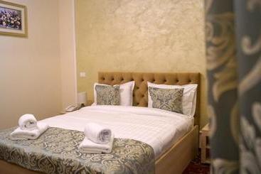 هتل Pensiunea Romeo Resort