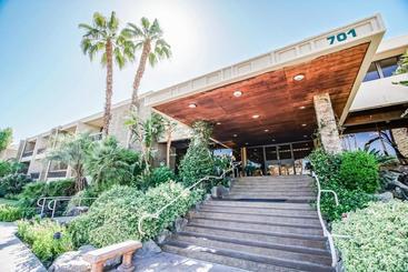 استراحتگاه Palm Springs Tennis Club