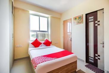 هتل Oyo 64195 Aryans Accommodations