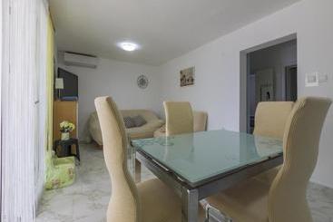 Apartment Cherry 2