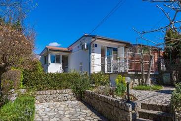 House Lipert
