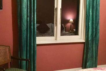 هتل Albatross Inn Bed & Breakfast