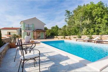 آپارتمانهای توریستها Villa Patricia