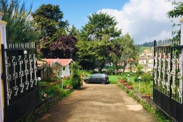 استراحتگاه Hill Top Individual Cottage Ooty