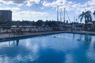 فندق Magnuson  And Marina New Port Richey