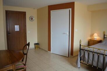 בית מלון כפרי Restaurant Du Midi