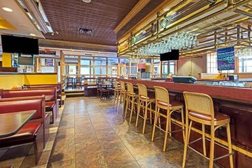 هتل Ramada By Wyndham Louisville North