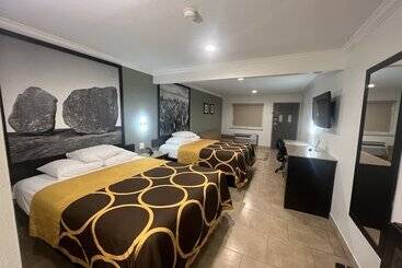 هتل Super 8 By Wyndham Mcallen Downtown Airport La Plaza Mall