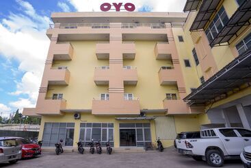 هتل Oyo 2695 D Es Guest House