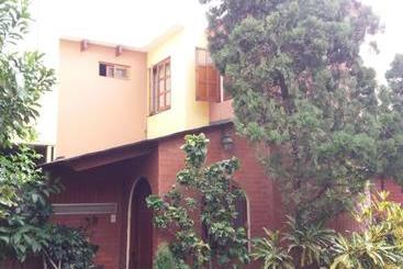 تختخواب و صبحانه Garden House Miraflores