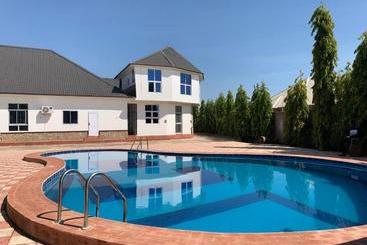 هتل Nordhaus Suites Garden And Tours