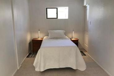 پانسیون Hostal Casa 95