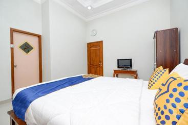 هتل Spot On 2618 Jepara Guest House