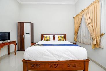 هتل Spot On 2618 Jepara Guest House