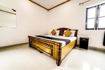 هتل Spot On 63858 Jay Gurudev Homestay