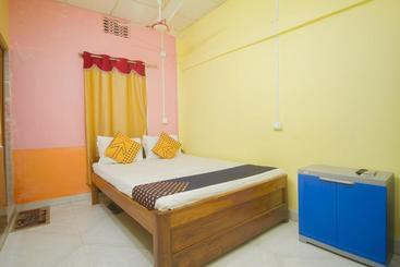 هتل Spot On 66672 Chayatal Homes