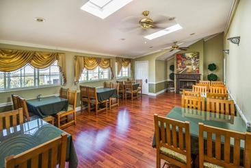 هتل Rose Garden Inn