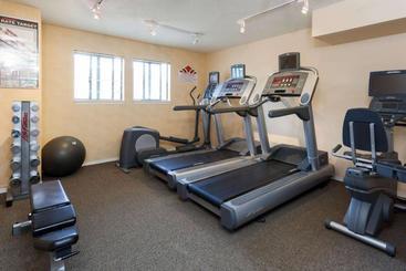 اقامتگاه Hawthorn Suites By Wyndham Dearborn/detroit Mi