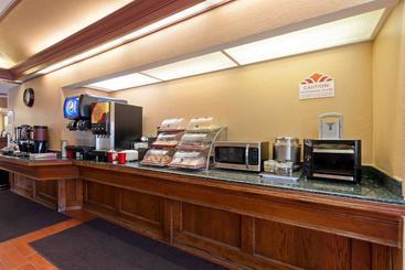 اقامتگاه Hawthorn Suites By Wyndham Dearborn/detroit Mi