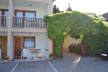 تختخواب و صبحانه Guest House Silatti   Apartments