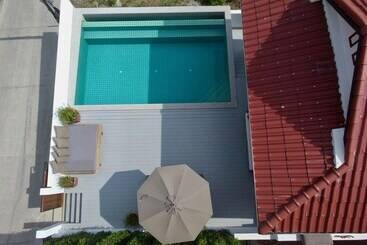 آپارتمانهای توریستها Khamin Pool Villa