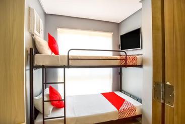هتل Oyo 521 Bacaca Suites