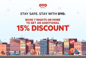 هتل Oyo 521 Bacaca Suites