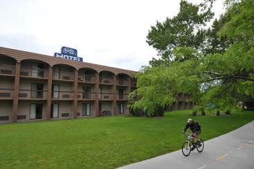 هتل Cottonwood Suites Boise Riverside Downtown
