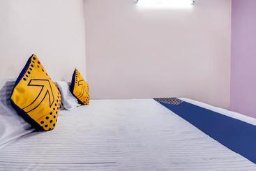 هتل Spot On 68052 Surya Guest House