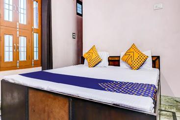 هتل Spot On 68052 Surya Guest House