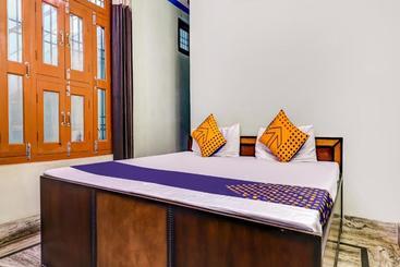 هتل Spot On 68052 Surya Guest House