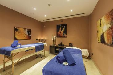 هتل Blau Punta Reina Junior Suites