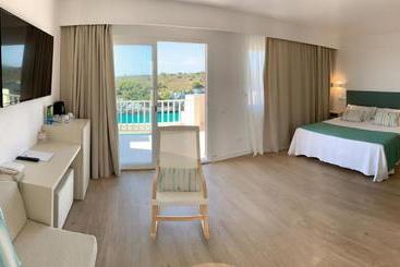 هتل Blau Punta Reina Junior Suites