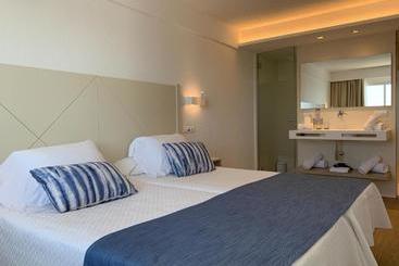 هتل Blau Punta Reina Junior Suites