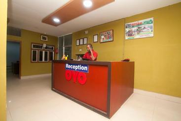 هتل Oyo 766  Crown Plaza
