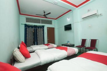 هتل Oyo 766  Crown Plaza