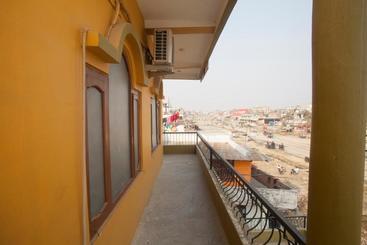 هتل Oyo 766  Crown Plaza