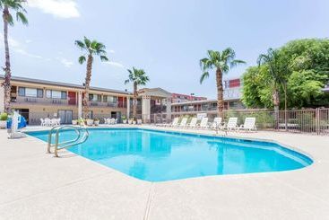 هتل Super 8 By Wyndham Tempe/asu/airport