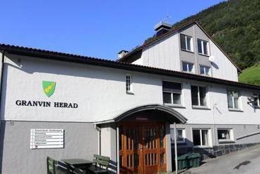 הוסטל Heradshuset