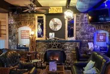 هتل The Sup Shack Wellington Inn