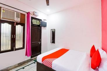 هتل Oyo 68331 Raj Palace