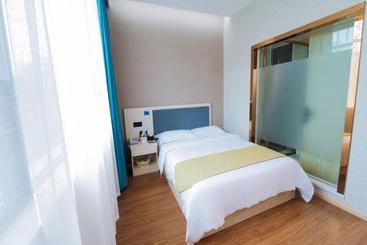 هتل Greentree Alliance Southwest Xingyi City Magic East Road